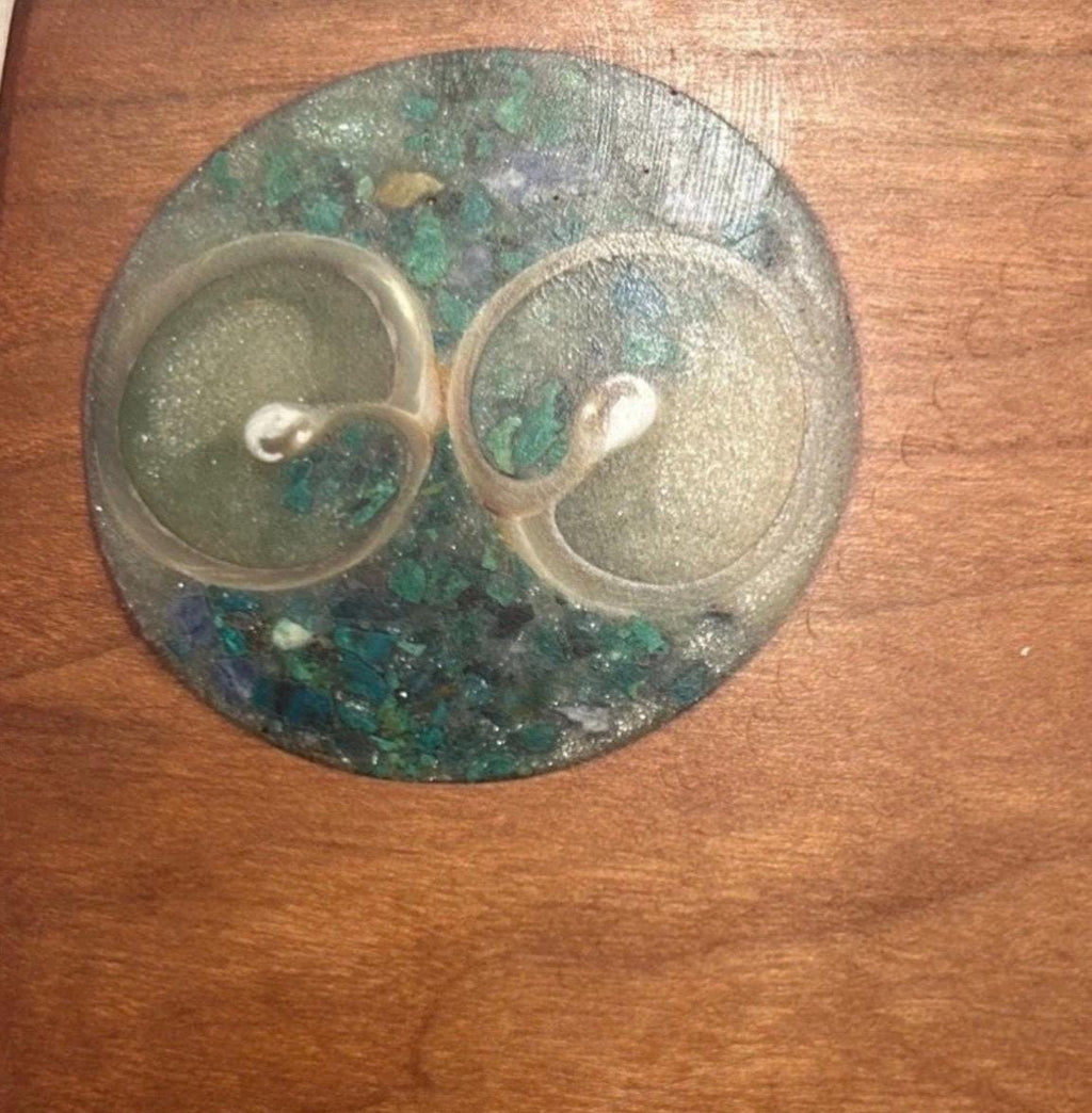 Cheese/charcuterie board - Cherry wood, shell, turquoise and resin