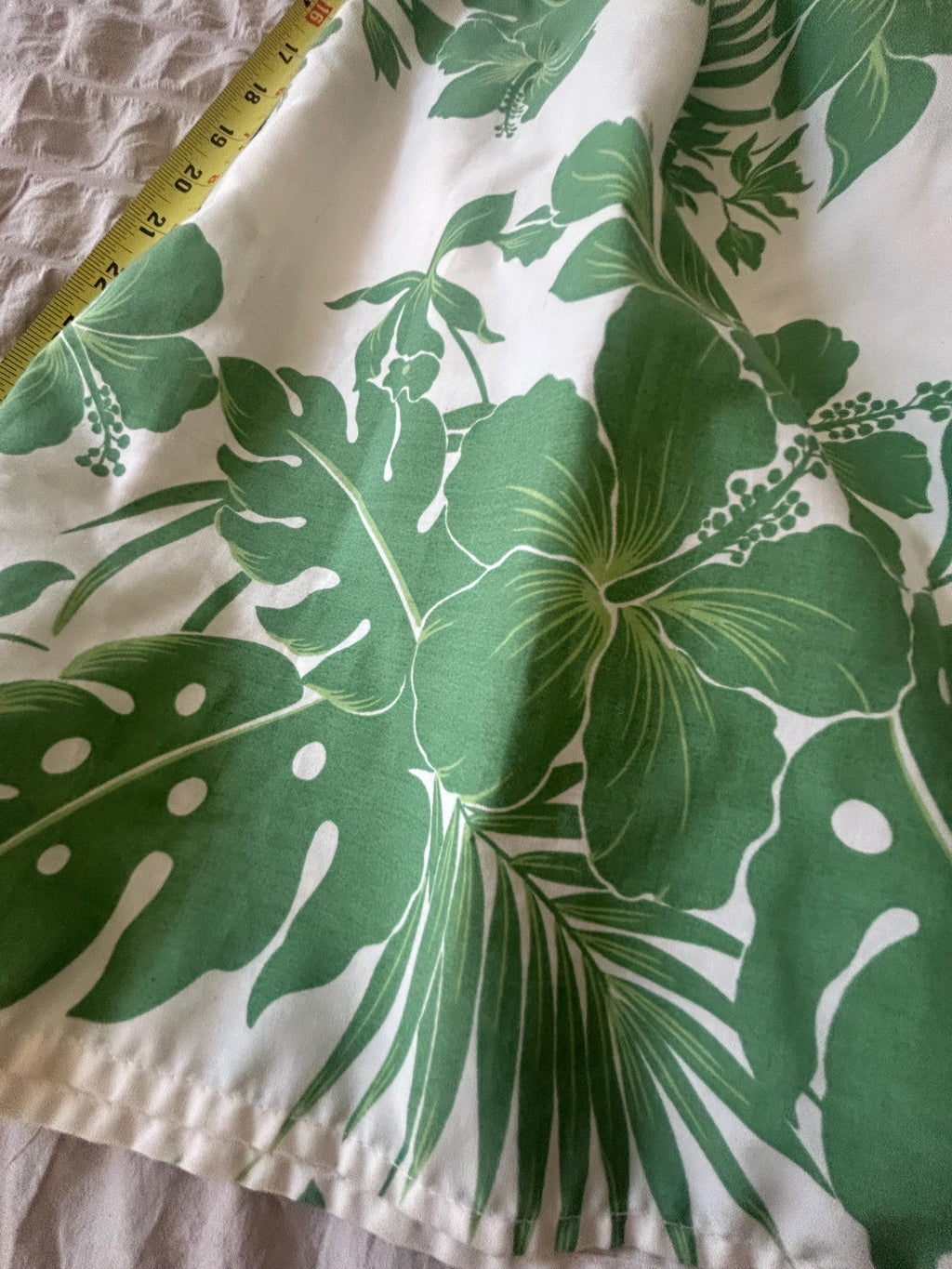 Vintage/Boutique Hawaiian Hula Paʻu Skirt – Green and White