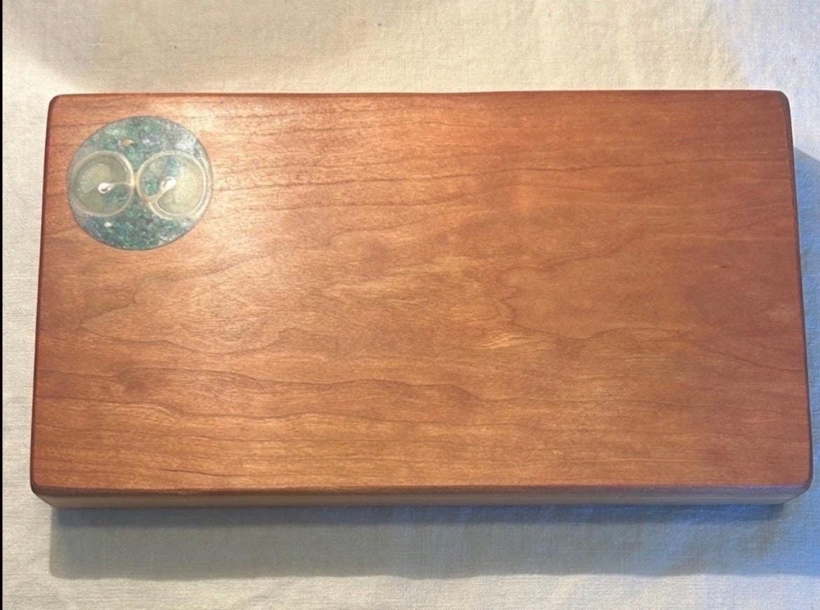 Cheese/charcuterie board - Cherry wood, shell, turquoise and resin