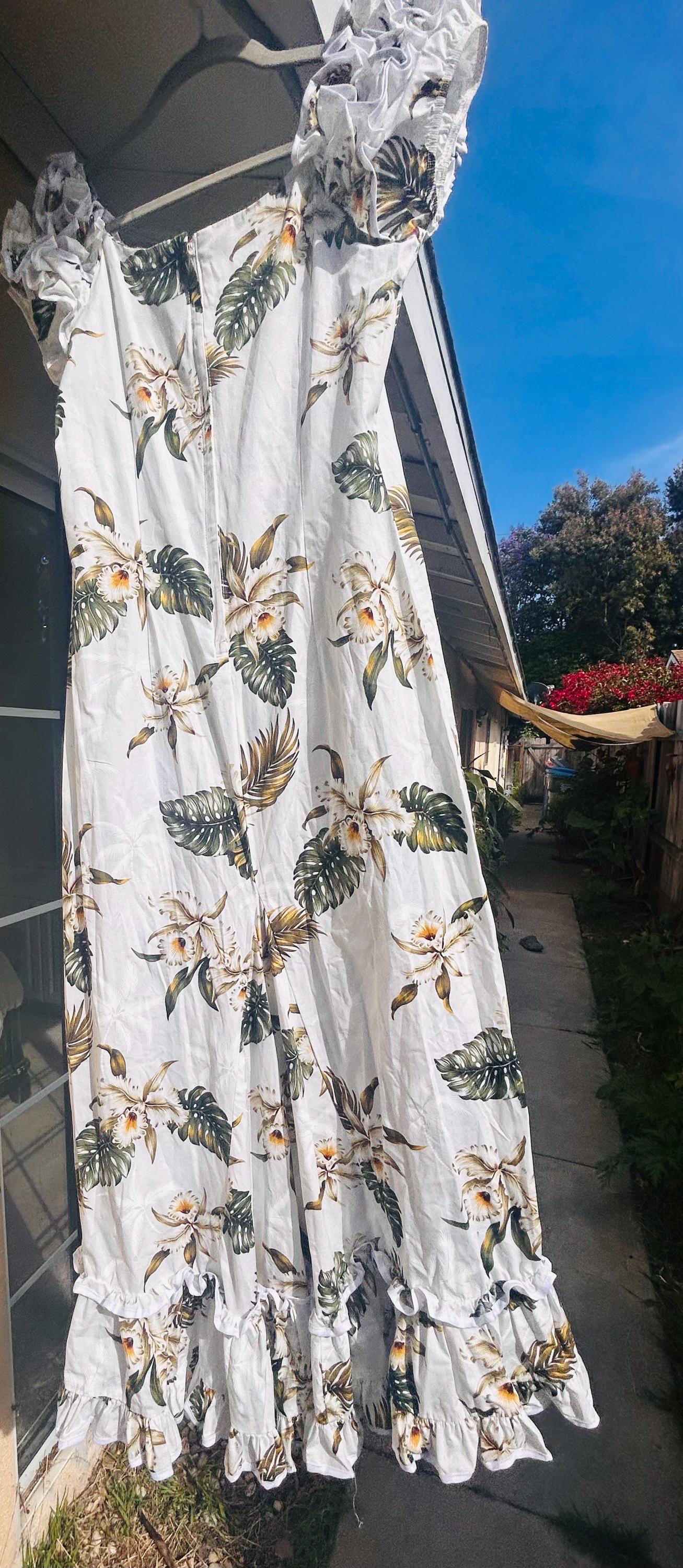 Vintage MAHALO Hawaiian Muumuu Dress White Tropical Floral Ruffle Mermaid Small